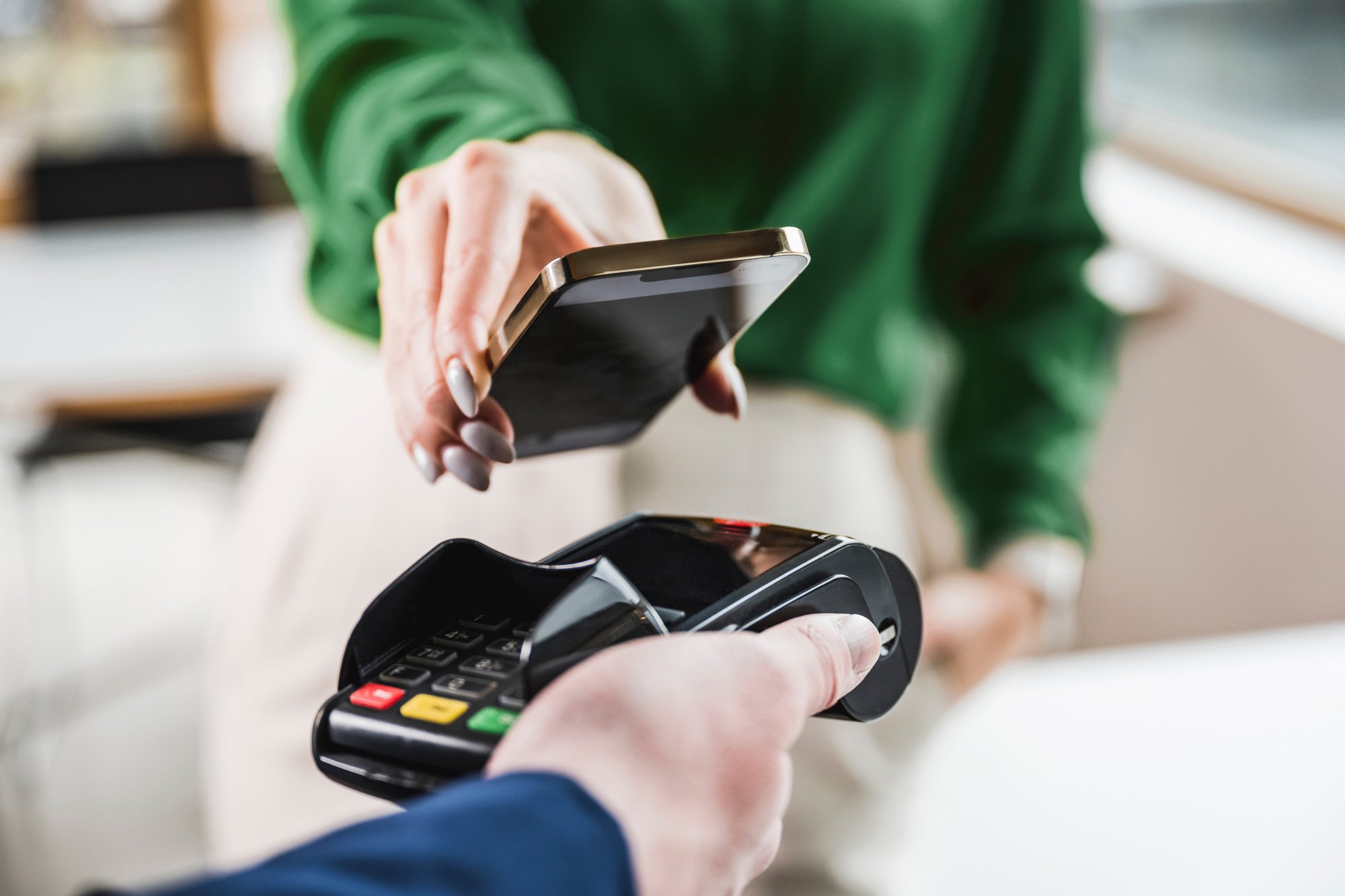 AirPlus_CLC_shutterstock_offset_2248478357