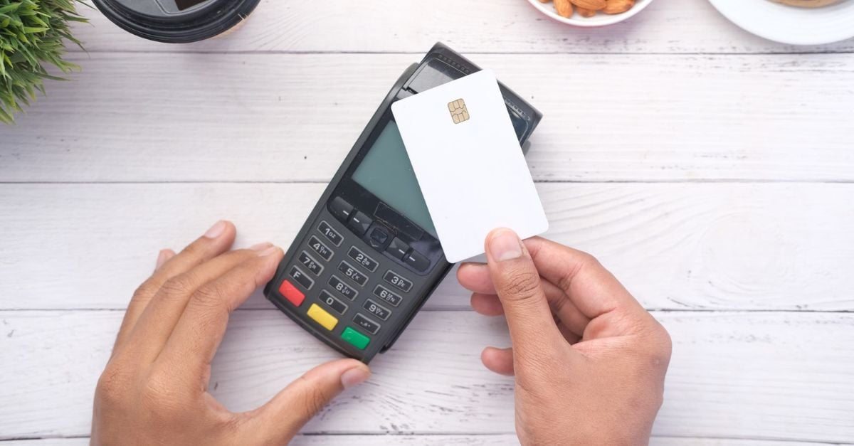 virtual-cards-vs-physical-cards virtual-cards-vs-physical-cards