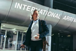 homme à l'aeroport